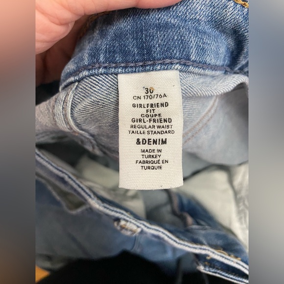 Distressed Girlfriend Fit Denim - US 30 - Blue Jeans - Picture 5 of 5